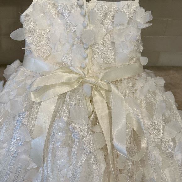 Gorgeous formal girls dress beautiful color. Worn 1x in a wedding as flower girl - Picture 3 of 7